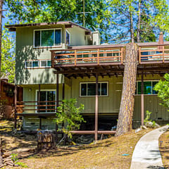 Todds Lakefront House