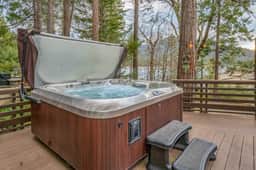 Twets Lakefront - Lakefront, Boat Dock & Hot Tub - Image 3