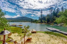 Twets Lakefront - Lakefront, Boat Dock & Hot Tub - Image 4