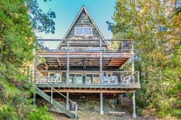 Alford Family Lodge - Walk to Bass Lake, 2 Decks - Image 4