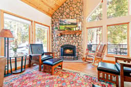 Oso Lodge - Ping-Pong, Deck & EV Charger - Image 3