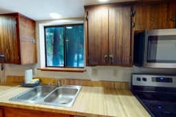 Forest Glen - Secluded Cabin Inside Yosemite - Image 4