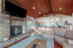 Glacier Peak Lodge - Inside Yosemite, Big Views - Image 5