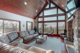 Glacier Peak Lodge - Inside Yosemite, Big Views - Image 3