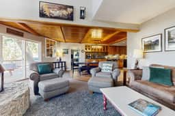 Bass Lake Lodge - Lake Views, Sleeps 16, Dogs OK - Image 3