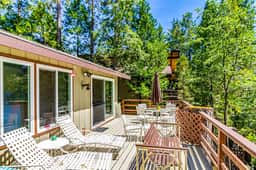 Todds Lakefront House - Image 2