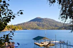The Lakefront Retreat - Image 2
