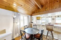The Lakefront Retreat - Image 5
