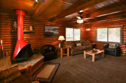 Harris Lakeview Cabin - Image 3