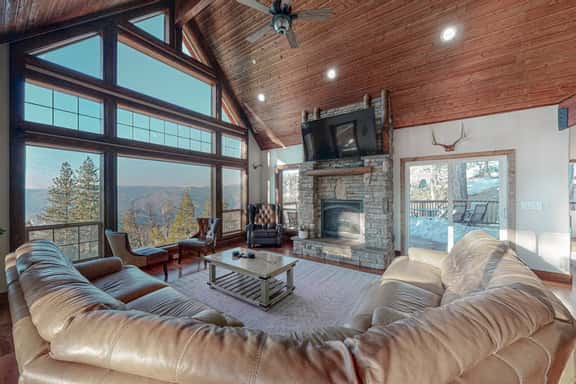 Glacier Peak Lodge - Inside Yosemite, Big Views - Image 1