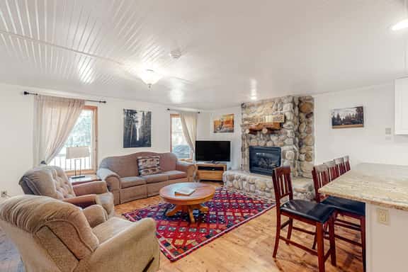 Oso Lodge Unit B - Yosemite Boundary, AC & EV - Image 1