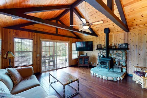 Calandri Lakeview House - Image 1