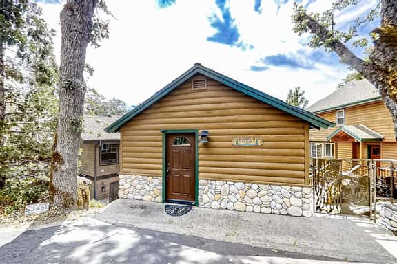 The Lakefront Retreat - Image 1