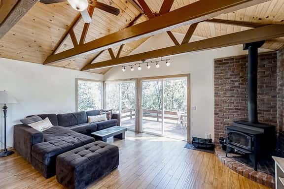 Cascadel Hideaway - Sauna, Fireplace & Dogs OK - Image 1