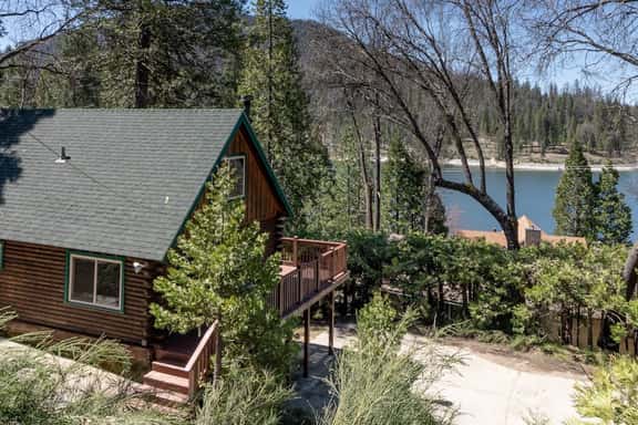 Harris Lakeview Cabin - Image 1