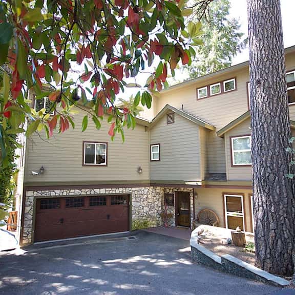 Humphreys Lakefront - Private Dock, Sleeps 24 - Image 1