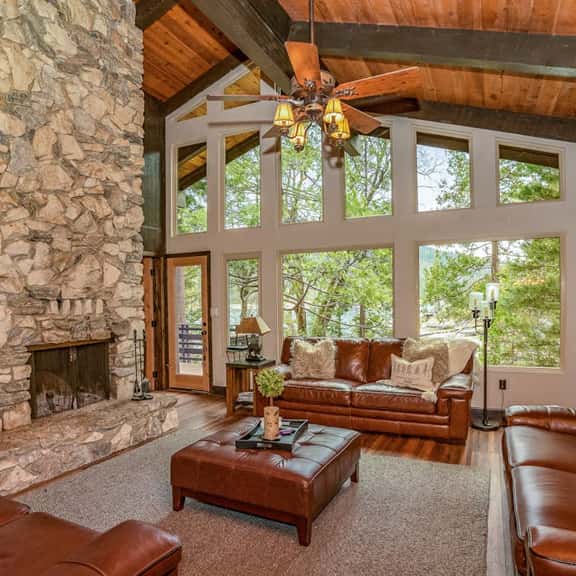 Twets Lakefront - Lakefront, Boat Dock & Hot Tub - Image 1
