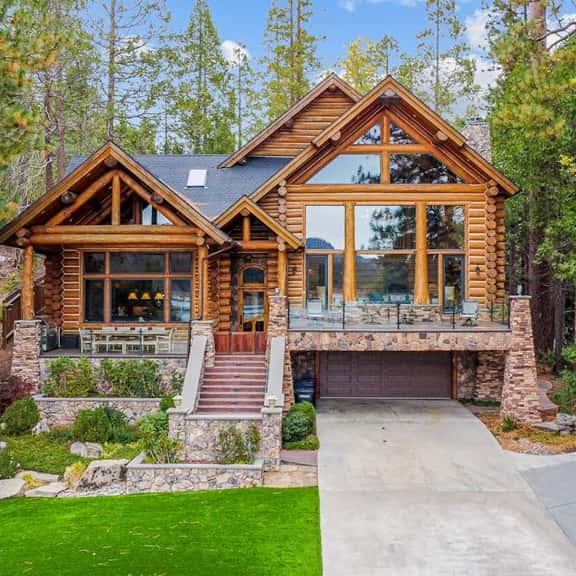 Willow Cove Log Cabin - Image 1
