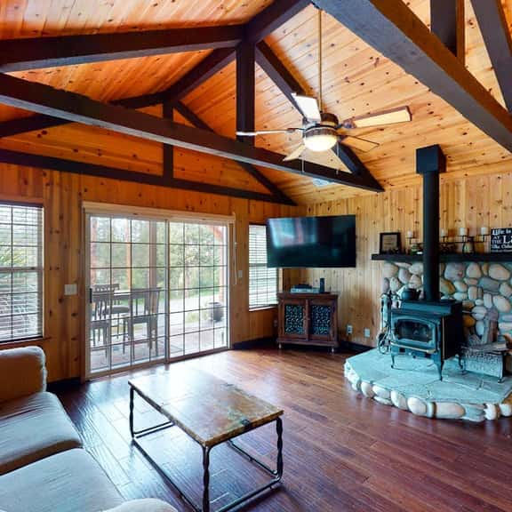 Calandri Lakeview House - Image 1