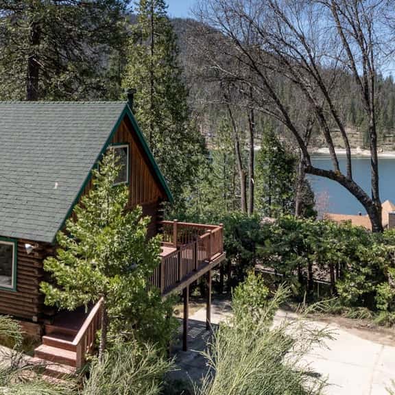 Harris Lakeview Cabin - Image 1
