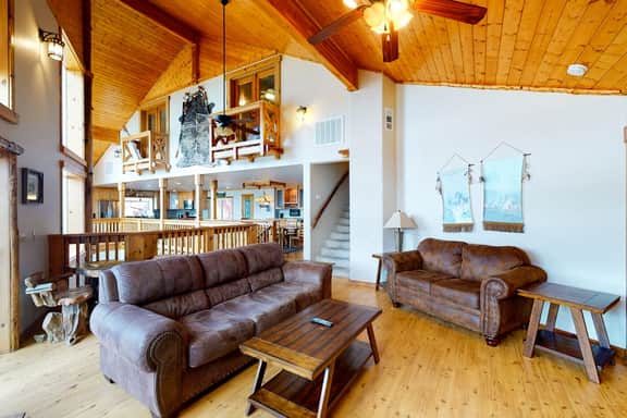Humphreys Lakefront - Private Dock, Sleeps 24 - Image 4