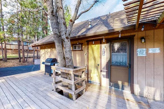 Lancaster Cabin - Bass Lake, Fireplace & Deck - Image 2