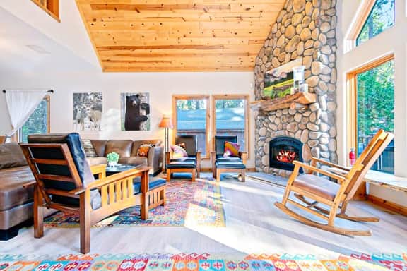 Oso Lodge - Ping-Pong, Deck & EV Charger - Image 4