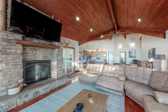 Glacier Peak Lodge - Inside Yosemite, Big Views - Image 5
