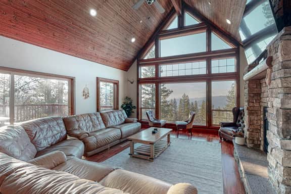 Glacier Peak Lodge - Inside Yosemite, Big Views - Image 3