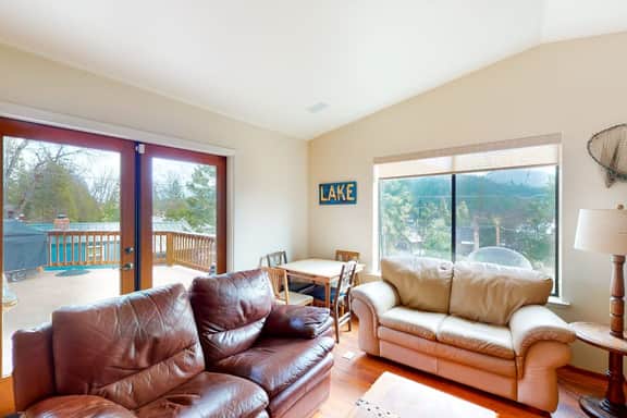 Alder Lake View Lodge - Image 5