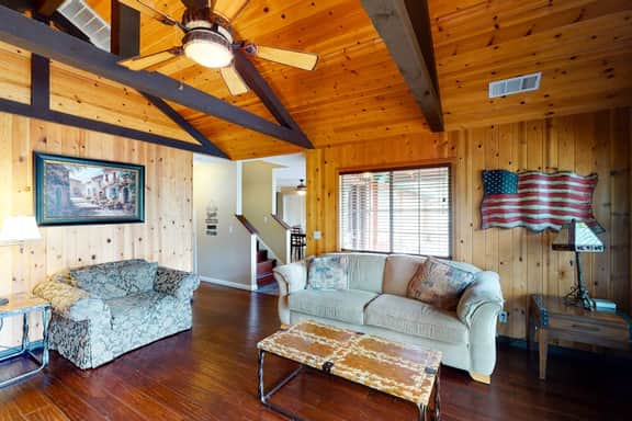 Calandri Lakeview House - Image 2