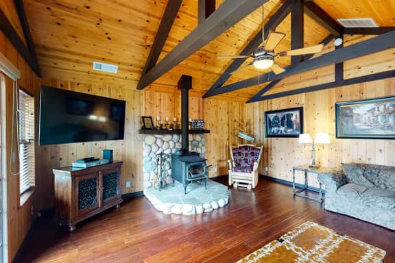 Calandri Lakeview House - Image 3
