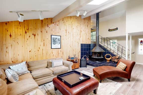Todds Lakefront House - Image 5