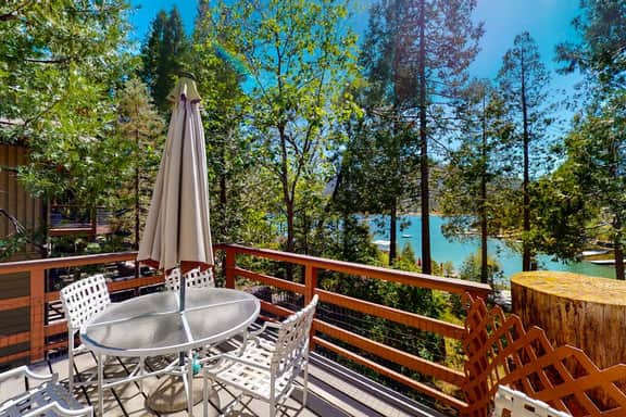 Todds Lakefront House - Image 3