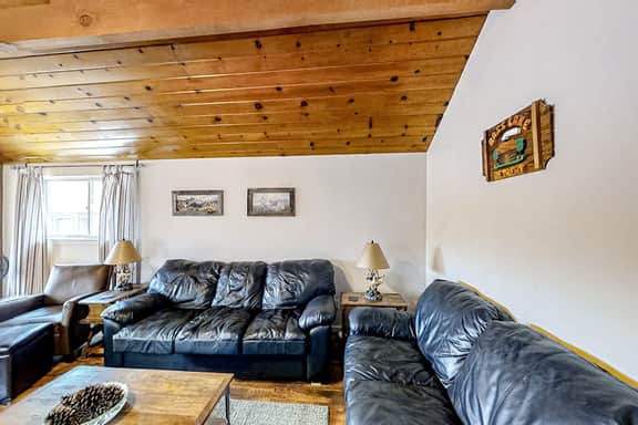The Lakefront Retreat - Image 4