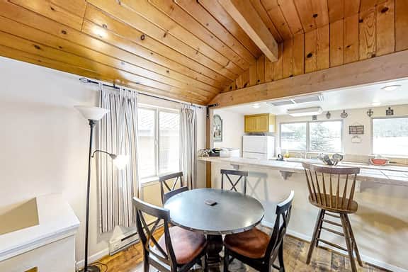 The Lakefront Retreat - Image 5