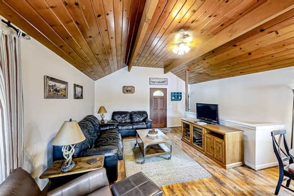 The Lakefront Retreat - Image 3