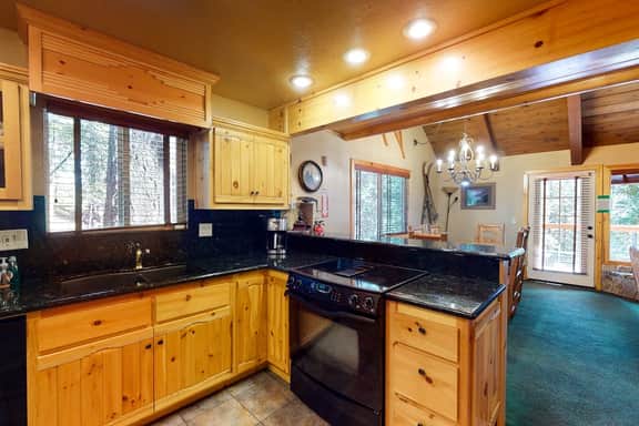 Yosemite Silvertip Lodge - Image 5