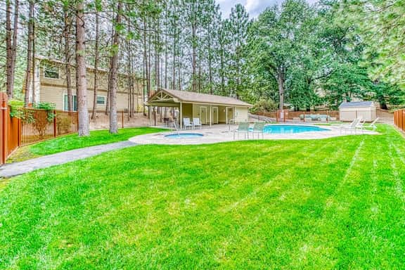 Slide Creek Retreat - Pool, Hot Tub, Walk to Lake - Image 4