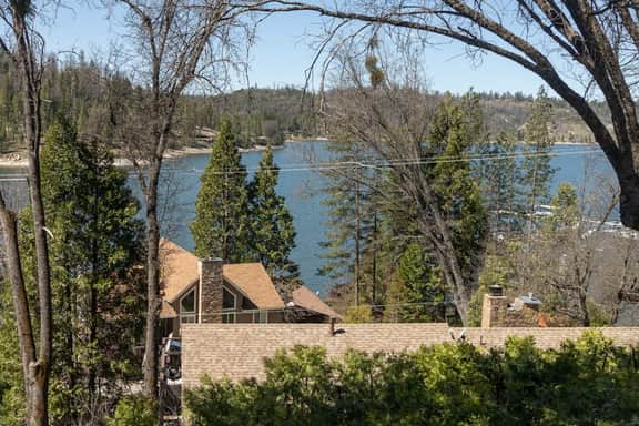 Harris Lakeview Cabin - Image 2